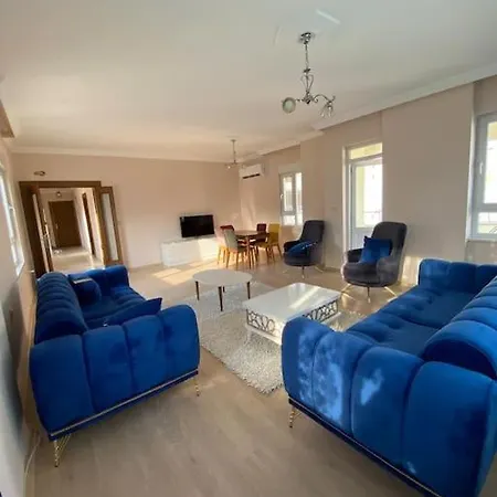 Appartement Sehrin Merkezi Konyaalti'nda 3+1 Ferah